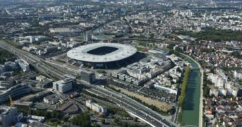 Code de la route: les centres d’examen de Seine-Saint-Denis Vue aérienne de Seine-Saint-Denis apercevant le Stade de France, le canal, l'A86 et l'avenue du Charles de Gaule